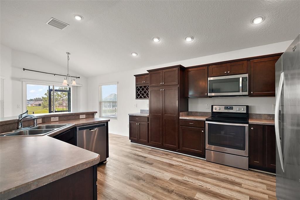 待售: $380,000 (3 贝兹, 2 浴室, 1918 平方英尺)