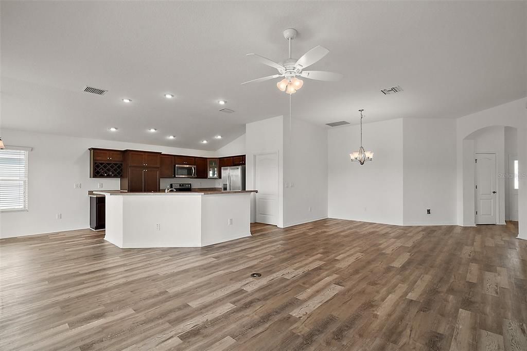 待售: $380,000 (3 贝兹, 2 浴室, 1918 平方英尺)