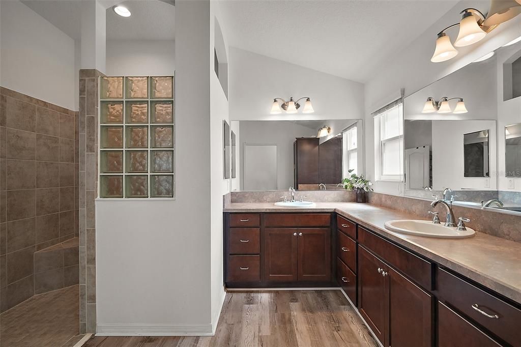 待售: $380,000 (3 贝兹, 2 浴室, 1918 平方英尺)