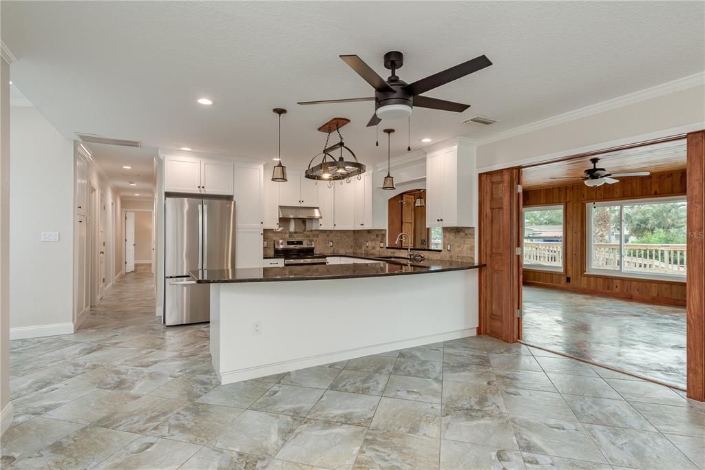 На продажу: $849,000 (3 спален, 3 ванн, 2013 Квадратных фут)