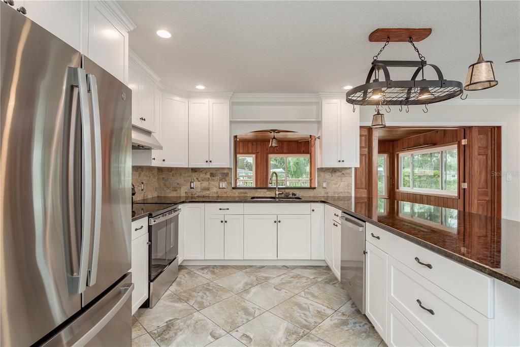 На продажу: $849,000 (3 спален, 3 ванн, 2013 Квадратных фут)