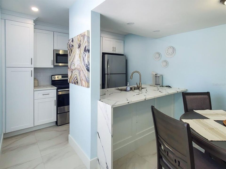 待售: $495,999 (1 贝兹, 1 浴室, 755 平方英尺)