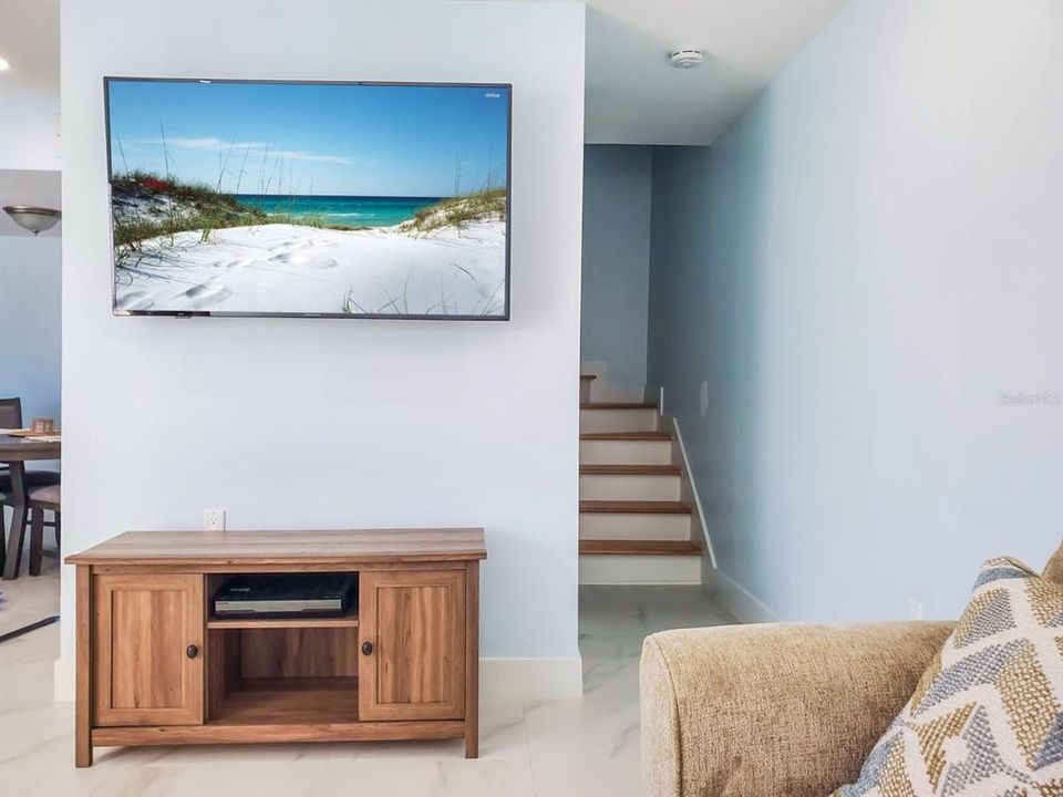 待售: $495,999 (1 贝兹, 1 浴室, 755 平方英尺)