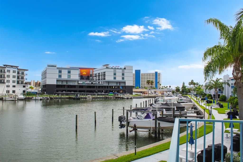 待售: $495,999 (1 贝兹, 1 浴室, 755 平方英尺)