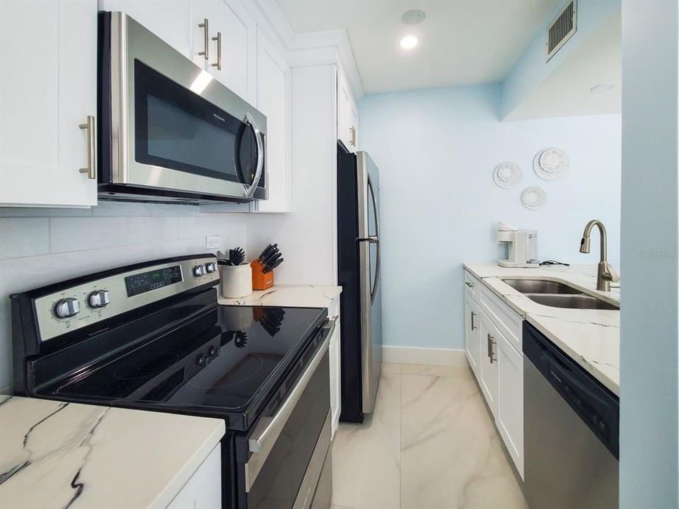 待售: $495,999 (1 贝兹, 1 浴室, 755 平方英尺)