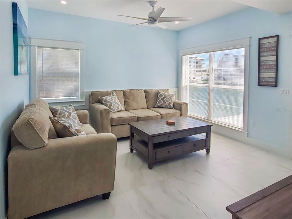 待售: $495,999 (1 贝兹, 1 浴室, 755 平方英尺)