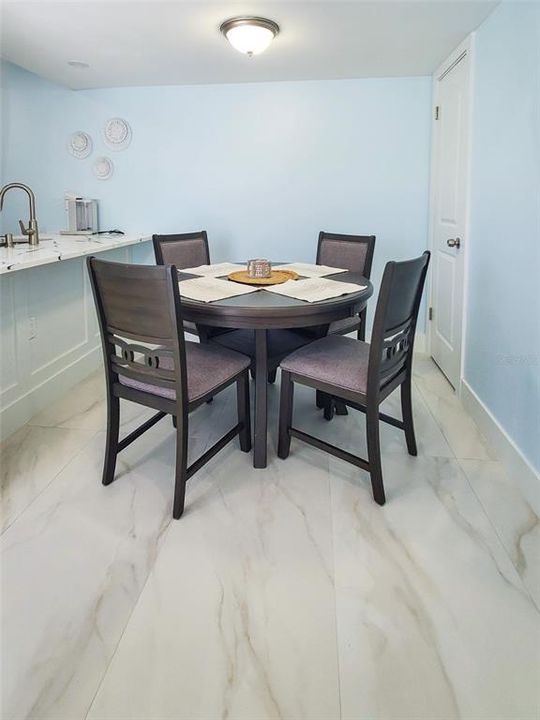 待售: $495,999 (1 贝兹, 1 浴室, 755 平方英尺)