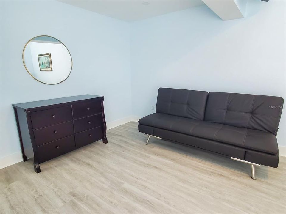 待售: $495,999 (1 贝兹, 1 浴室, 755 平方英尺)