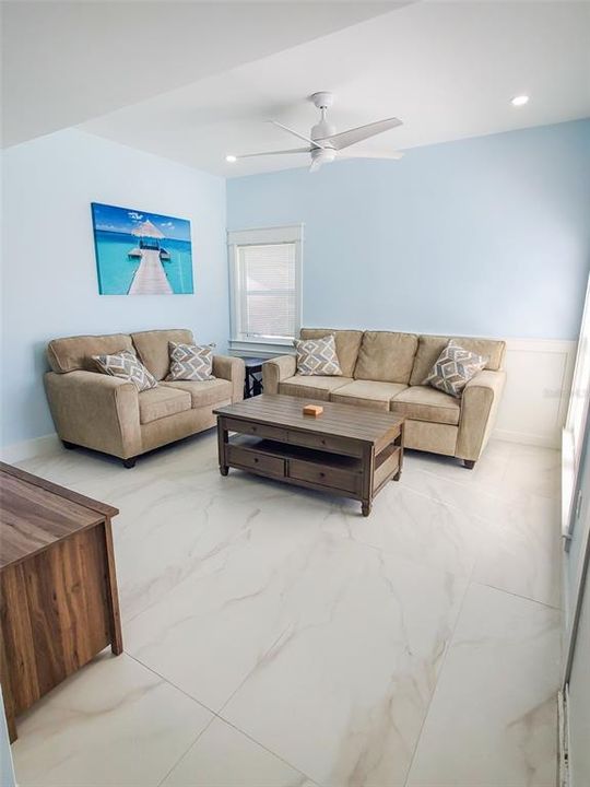 待售: $495,999 (1 贝兹, 1 浴室, 755 平方英尺)