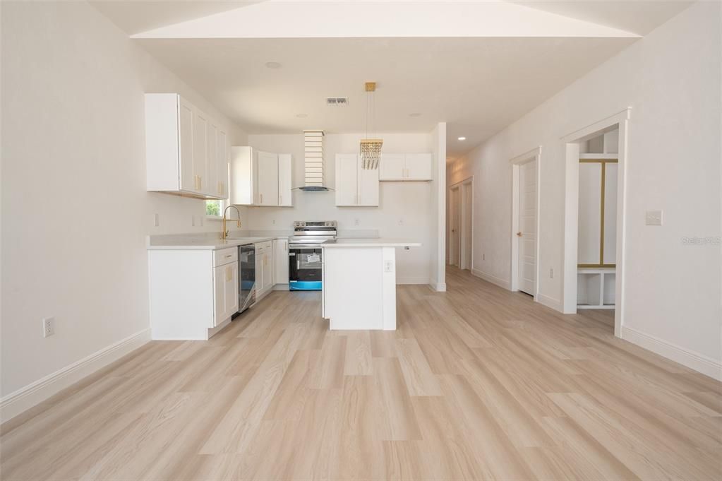 待售: $281,900 (3 贝兹, 2 浴室, 1241 平方英尺)