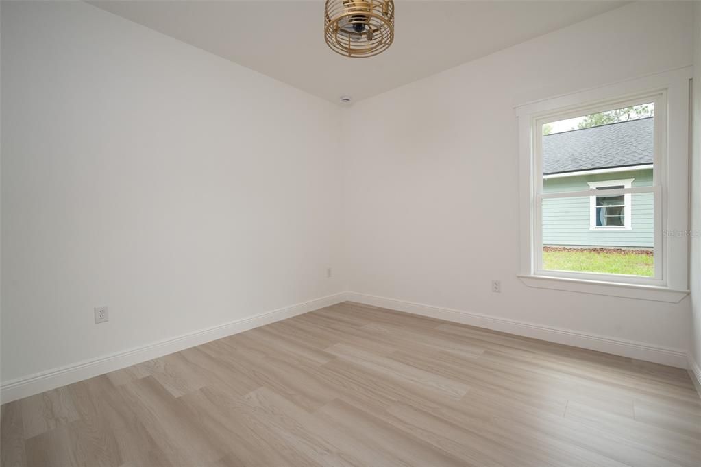 待售: $281,900 (3 贝兹, 2 浴室, 1241 平方英尺)