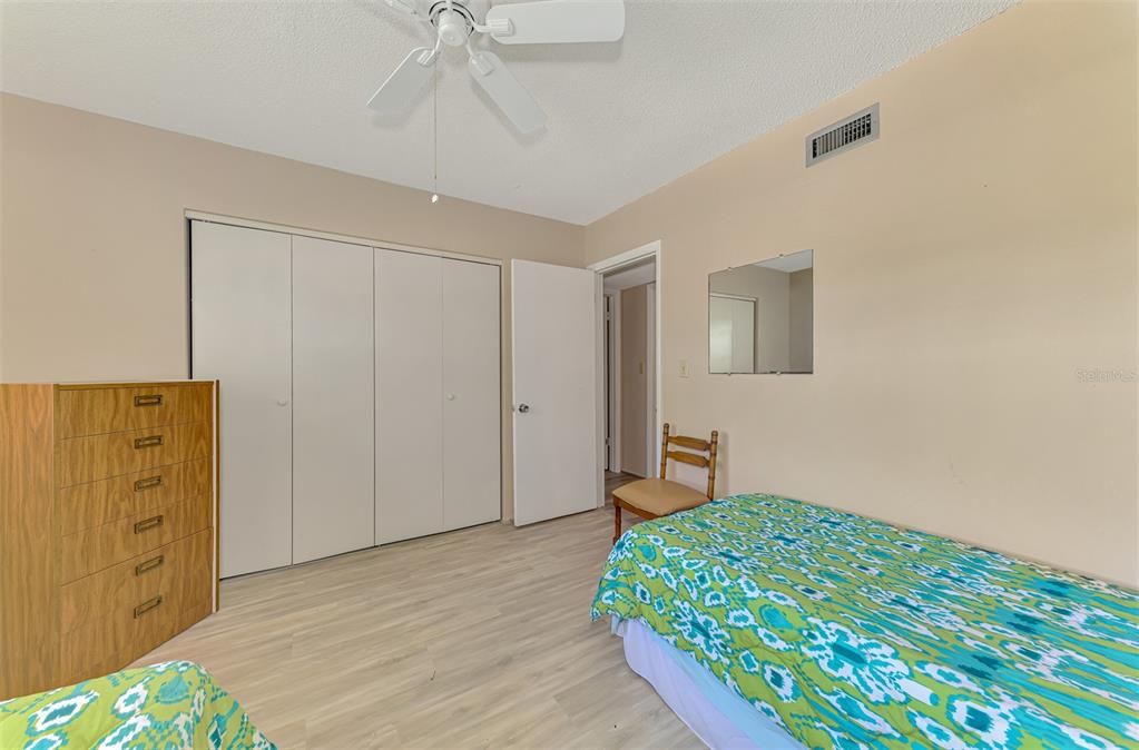 待售: $129,900 (2 贝兹, 2 浴室, 1118 平方英尺)