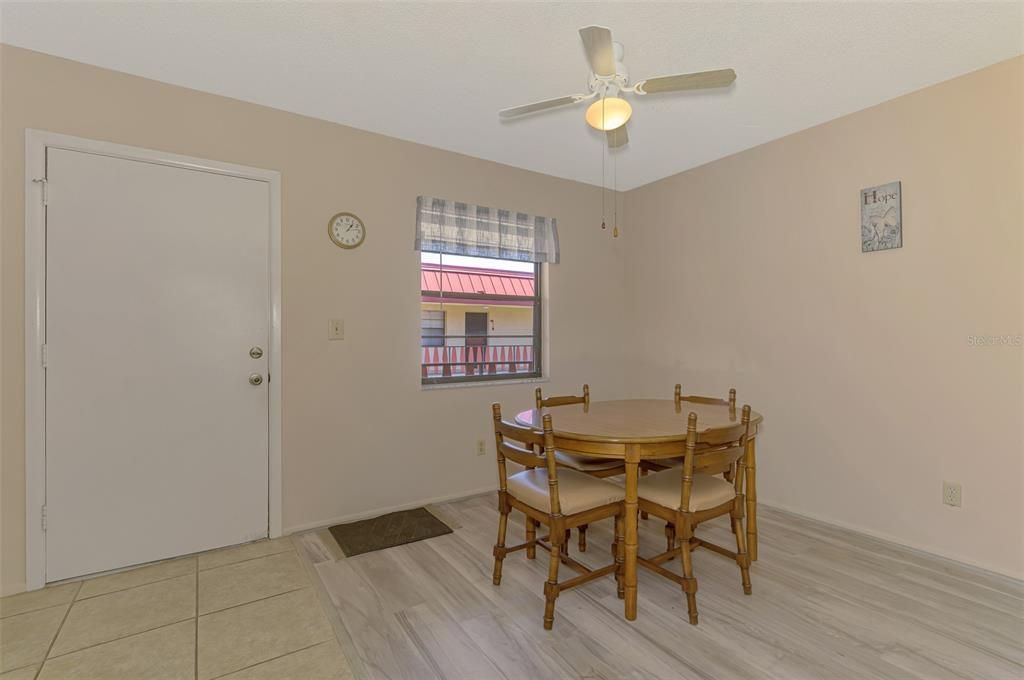 待售: $129,900 (2 贝兹, 2 浴室, 1118 平方英尺)