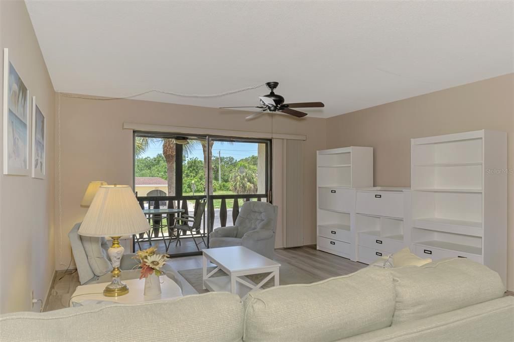 待售: $129,900 (2 贝兹, 2 浴室, 1118 平方英尺)