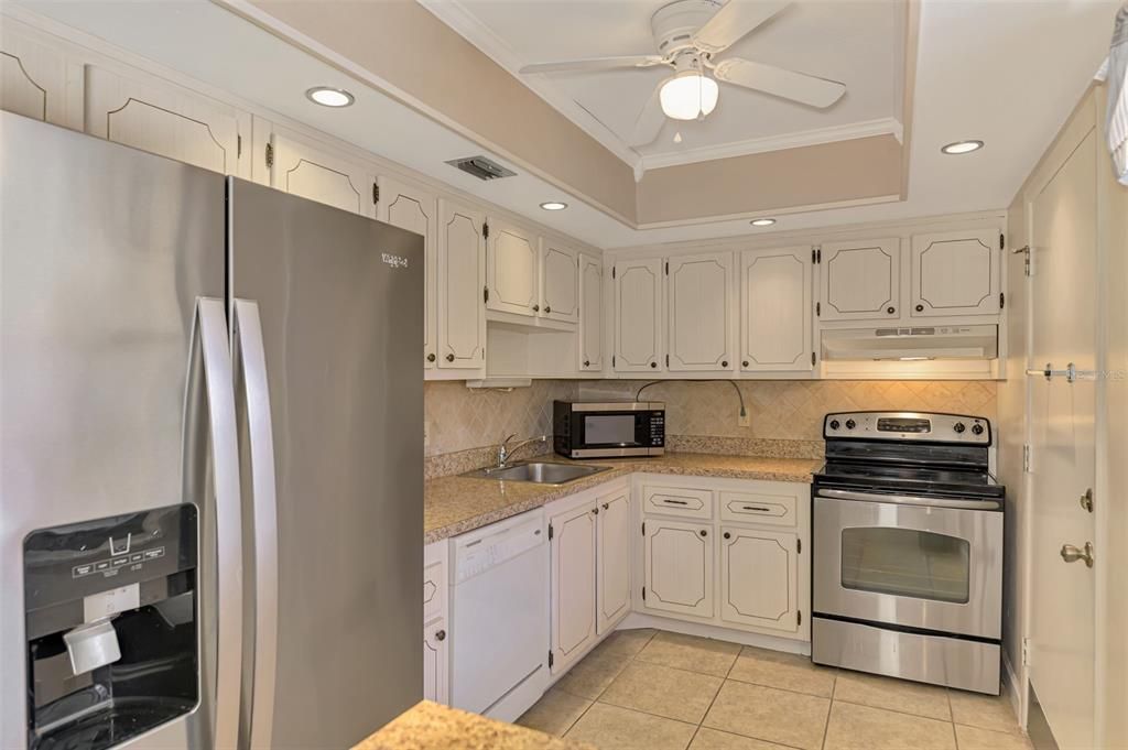 待售: $129,900 (2 贝兹, 2 浴室, 1118 平方英尺)