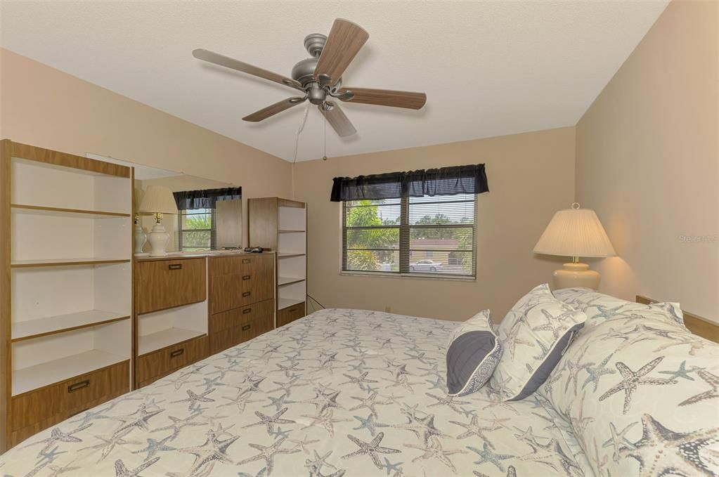 待售: $129,900 (2 贝兹, 2 浴室, 1118 平方英尺)