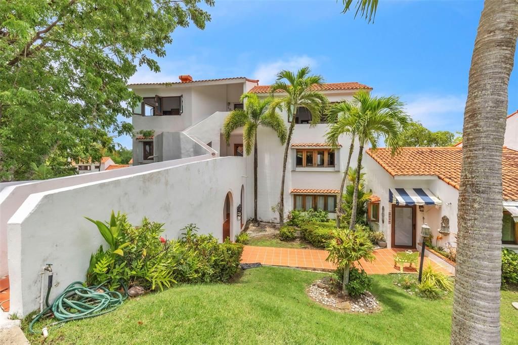 Recently Sold: $550,000 (2 beds, 2 baths, 1436 Square Feet)