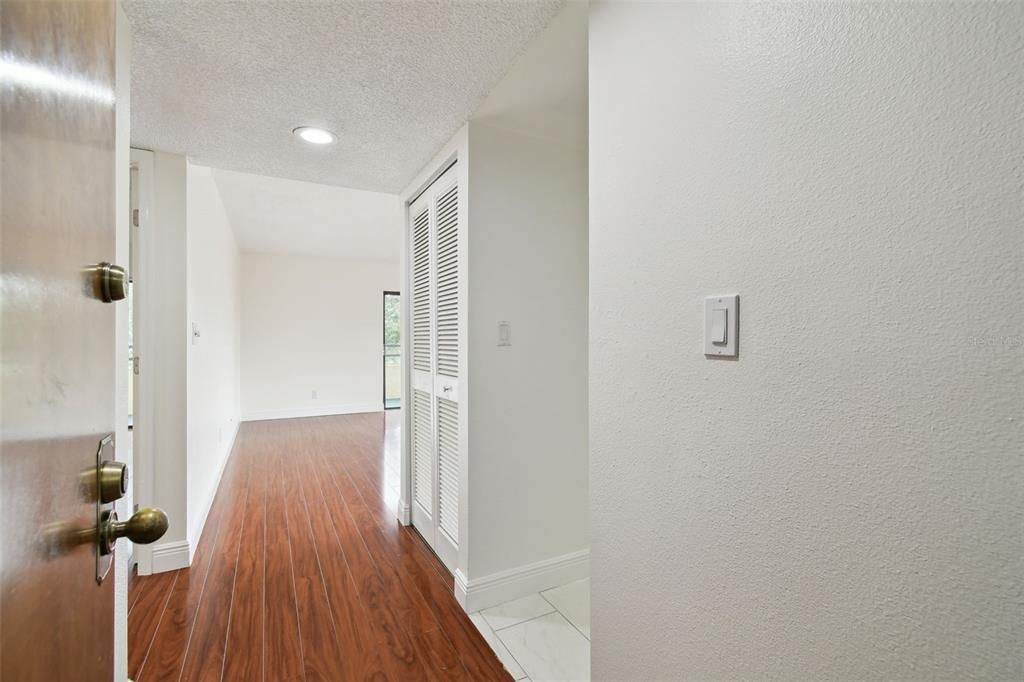 Active With Contract: $229,000 (2 beds, 2 baths, 1125 Square Feet)