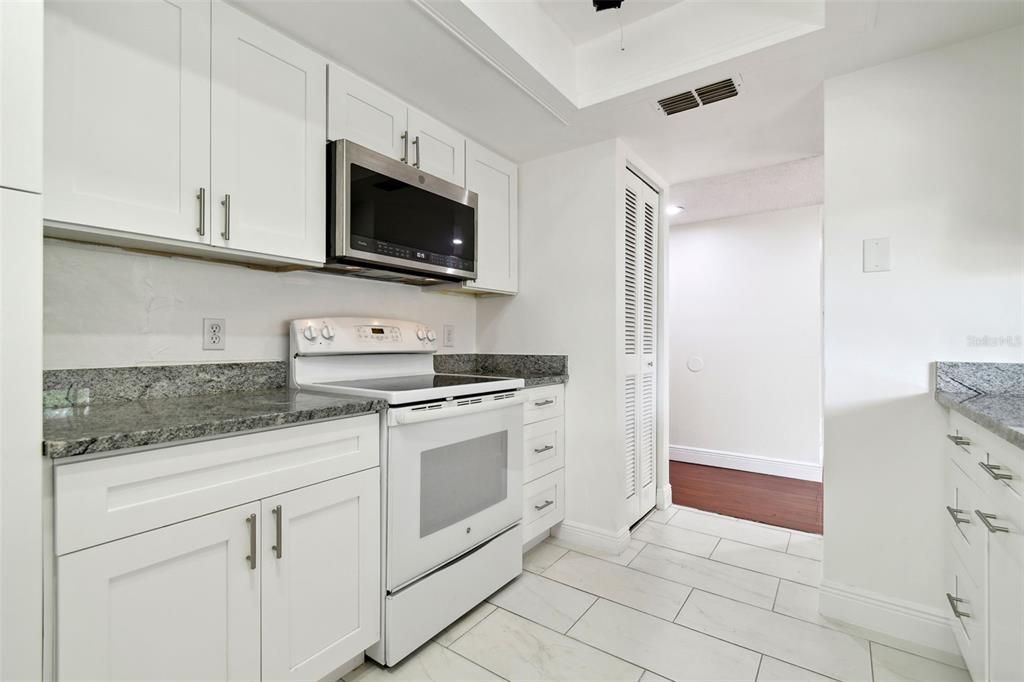 Active With Contract: $229,000 (2 beds, 2 baths, 1125 Square Feet)