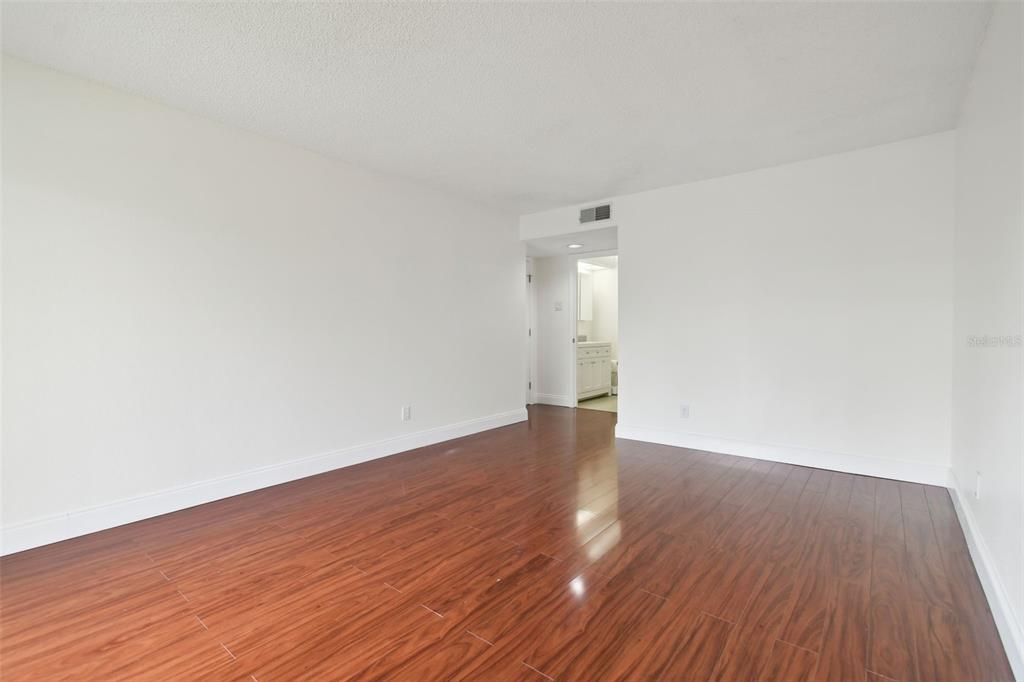 Active With Contract: $229,000 (2 beds, 2 baths, 1125 Square Feet)