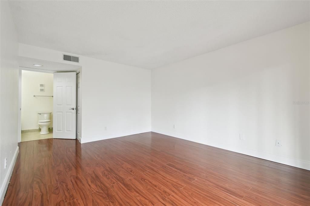 Active With Contract: $229,000 (2 beds, 2 baths, 1125 Square Feet)