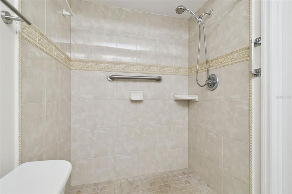 Active With Contract: $229,000 (2 beds, 2 baths, 1125 Square Feet)