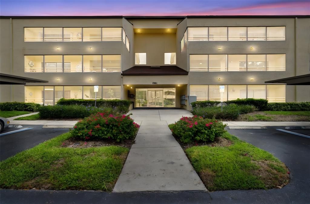 Active With Contract: $229,000 (2 beds, 2 baths, 1125 Square Feet)