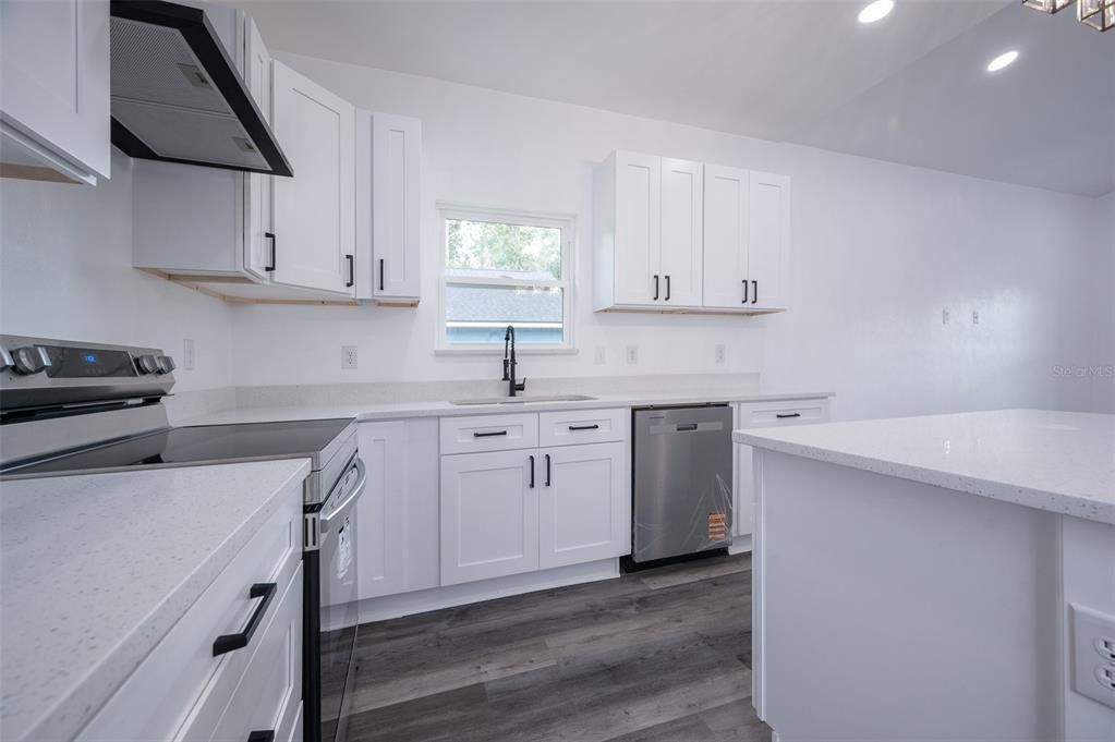 For Sale: $281,900 (3 beds, 2 baths, 1241 Square Feet)