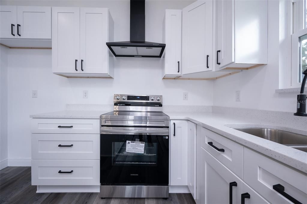 For Sale: $281,900 (3 beds, 2 baths, 1241 Square Feet)