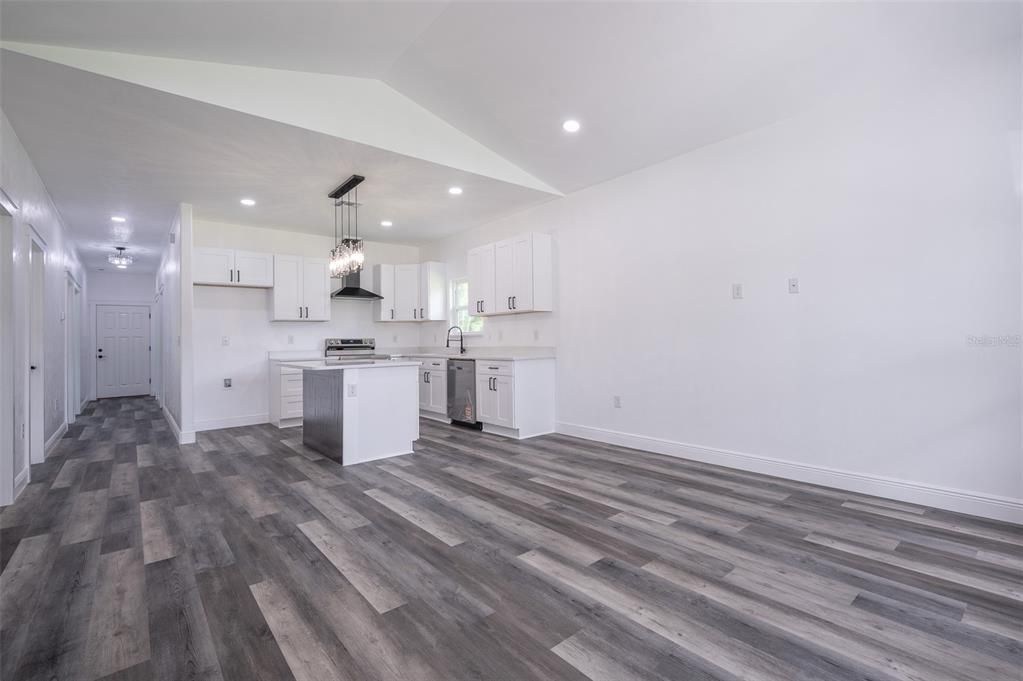 For Sale: $281,900 (3 beds, 2 baths, 1241 Square Feet)