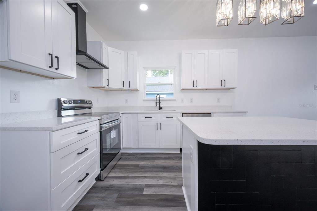 For Sale: $281,900 (3 beds, 2 baths, 1241 Square Feet)