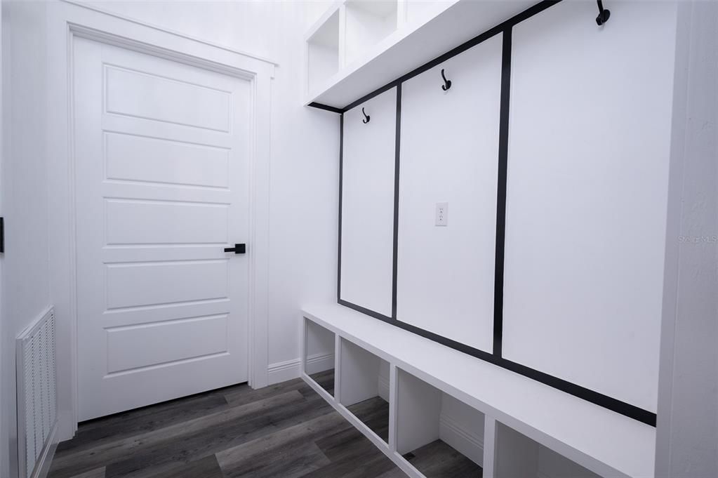 For Sale: $281,900 (3 beds, 2 baths, 1241 Square Feet)