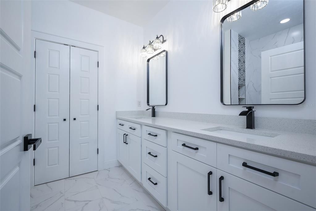 For Sale: $281,900 (3 beds, 2 baths, 1241 Square Feet)