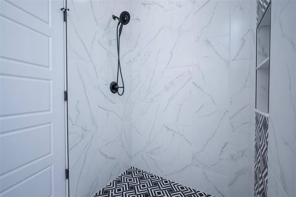 For Sale: $281,900 (3 beds, 2 baths, 1241 Square Feet)