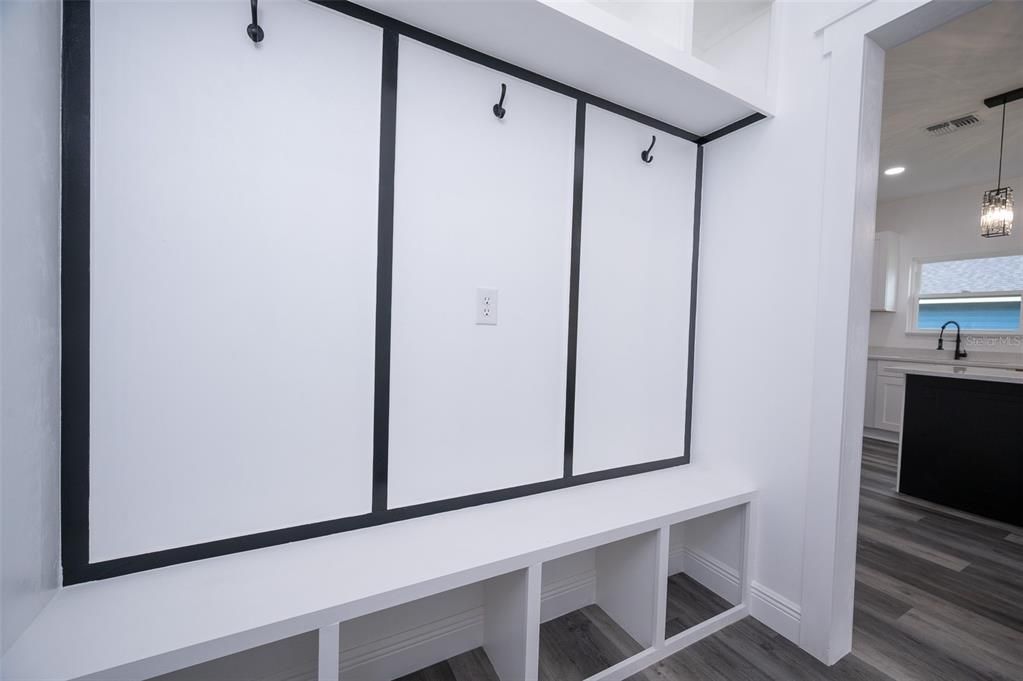 For Sale: $281,900 (3 beds, 2 baths, 1241 Square Feet)