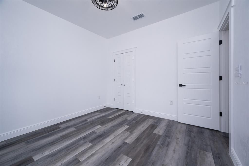 For Sale: $281,900 (3 beds, 2 baths, 1241 Square Feet)