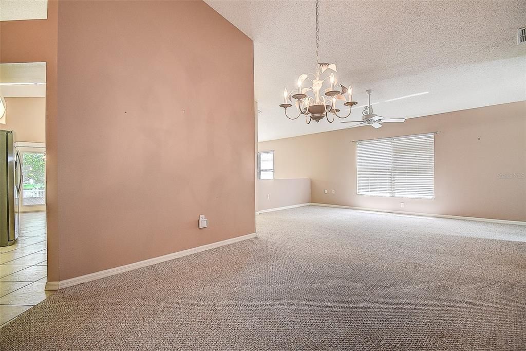 На продажу: $242,000 (2 спален, 2 ванн, 1701 Квадратных фут)