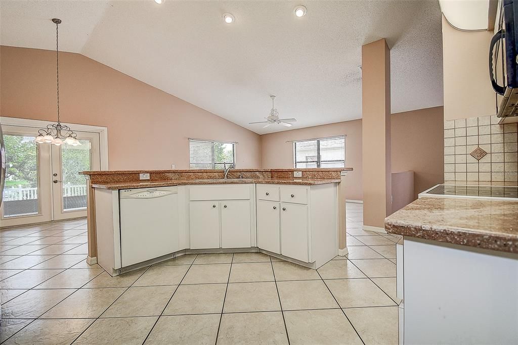 На продажу: $242,000 (2 спален, 2 ванн, 1701 Квадратных фут)