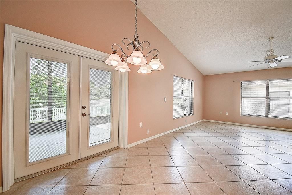 На продажу: $242,000 (2 спален, 2 ванн, 1701 Квадратных фут)