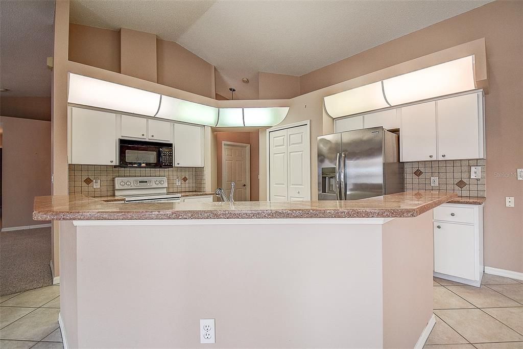 На продажу: $242,000 (2 спален, 2 ванн, 1701 Квадратных фут)