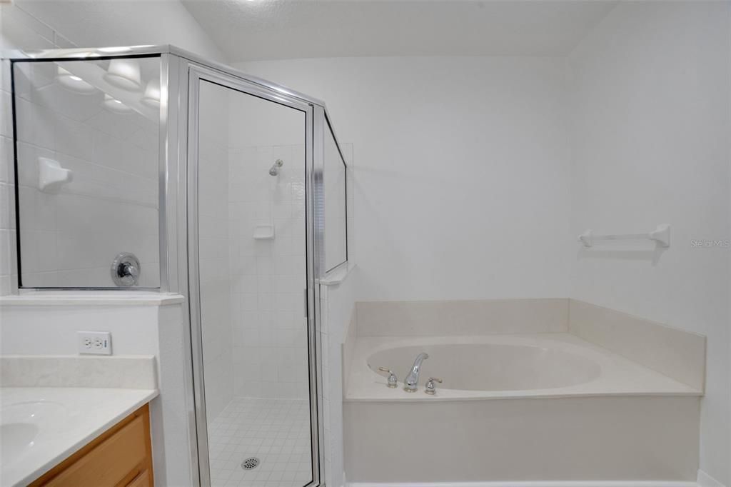 Active With Contract: $439,900 (3 beds, 2 baths, 1930 Square Feet)