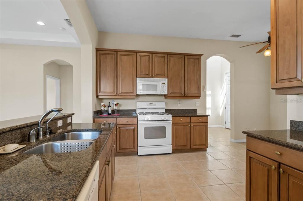 For Sale: $339,500 (3 beds, 3 baths, 1908 Square Feet)