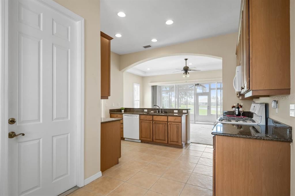 For Sale: $339,500 (3 beds, 3 baths, 1908 Square Feet)