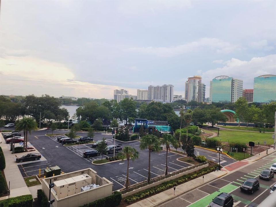 For Sale: $335,000 (1 beds, 1 baths, 925 Square Feet)