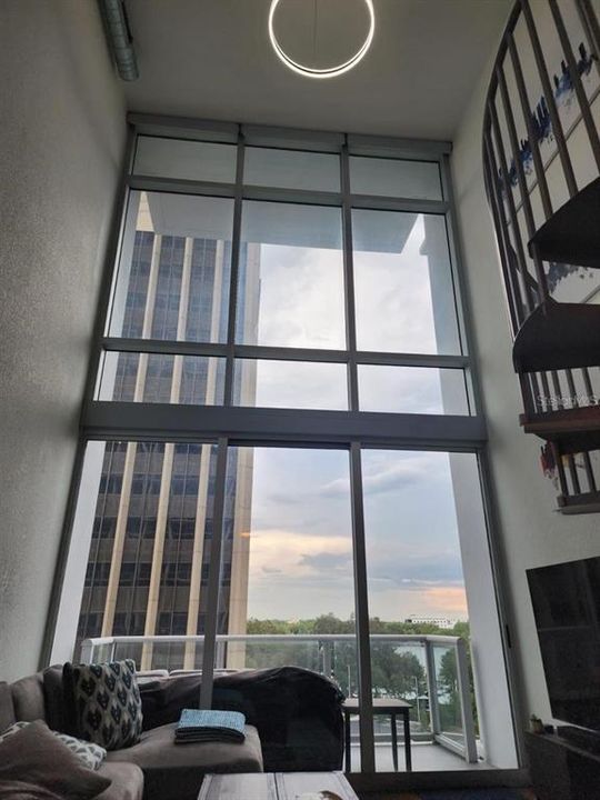 For Sale: $335,000 (1 beds, 1 baths, 925 Square Feet)