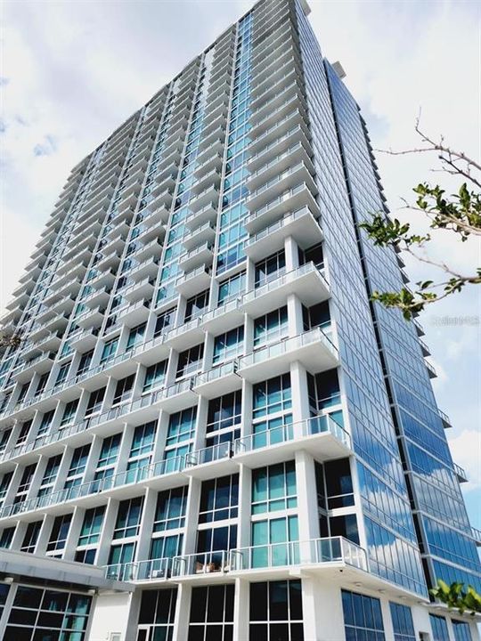 For Sale: $335,000 (1 beds, 1 baths, 925 Square Feet)