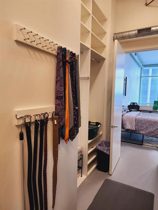 For Sale: $335,000 (1 beds, 1 baths, 925 Square Feet)