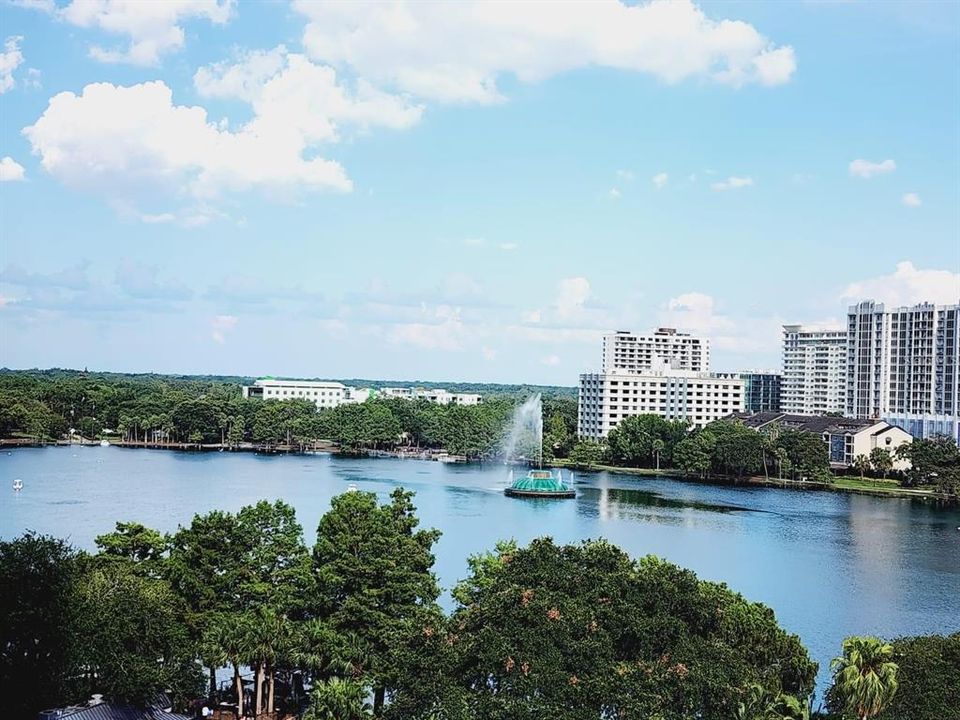 For Sale: $335,000 (1 beds, 1 baths, 925 Square Feet)