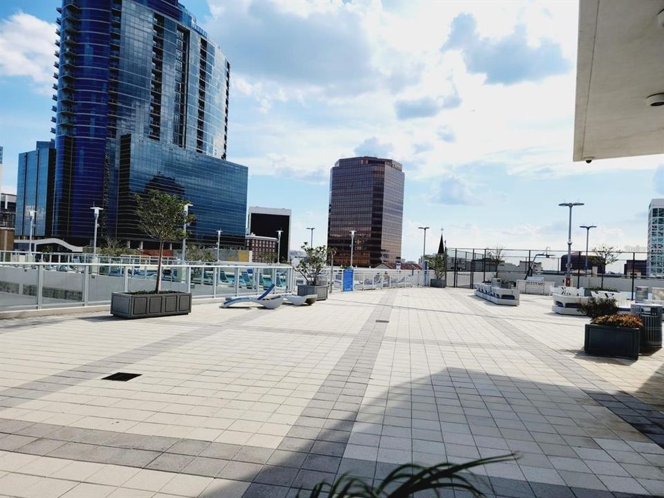 For Sale: $335,000 (1 beds, 1 baths, 925 Square Feet)