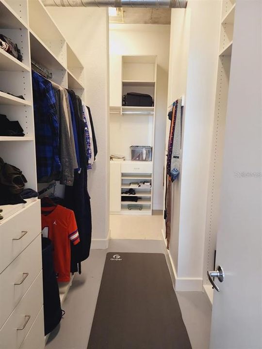 For Sale: $335,000 (1 beds, 1 baths, 925 Square Feet)